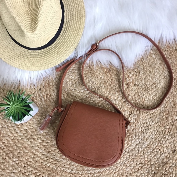 Old Navy Handbags - Cognac Small Saddlebag Crossbody Purse